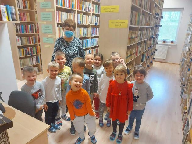Deti z MŠ v obecnej knižnici